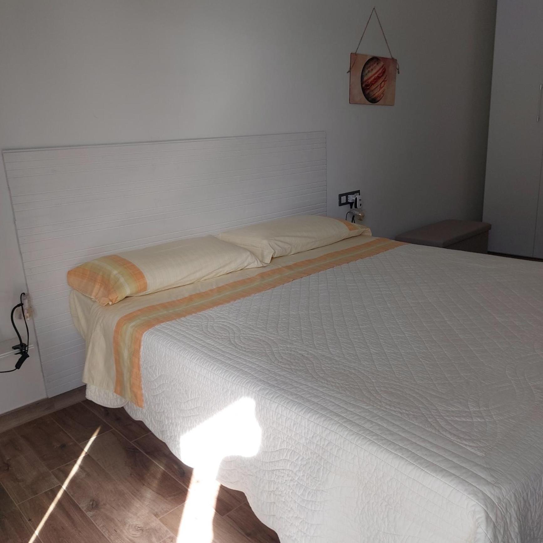 Skylab Hotell Gozzano Rum bild